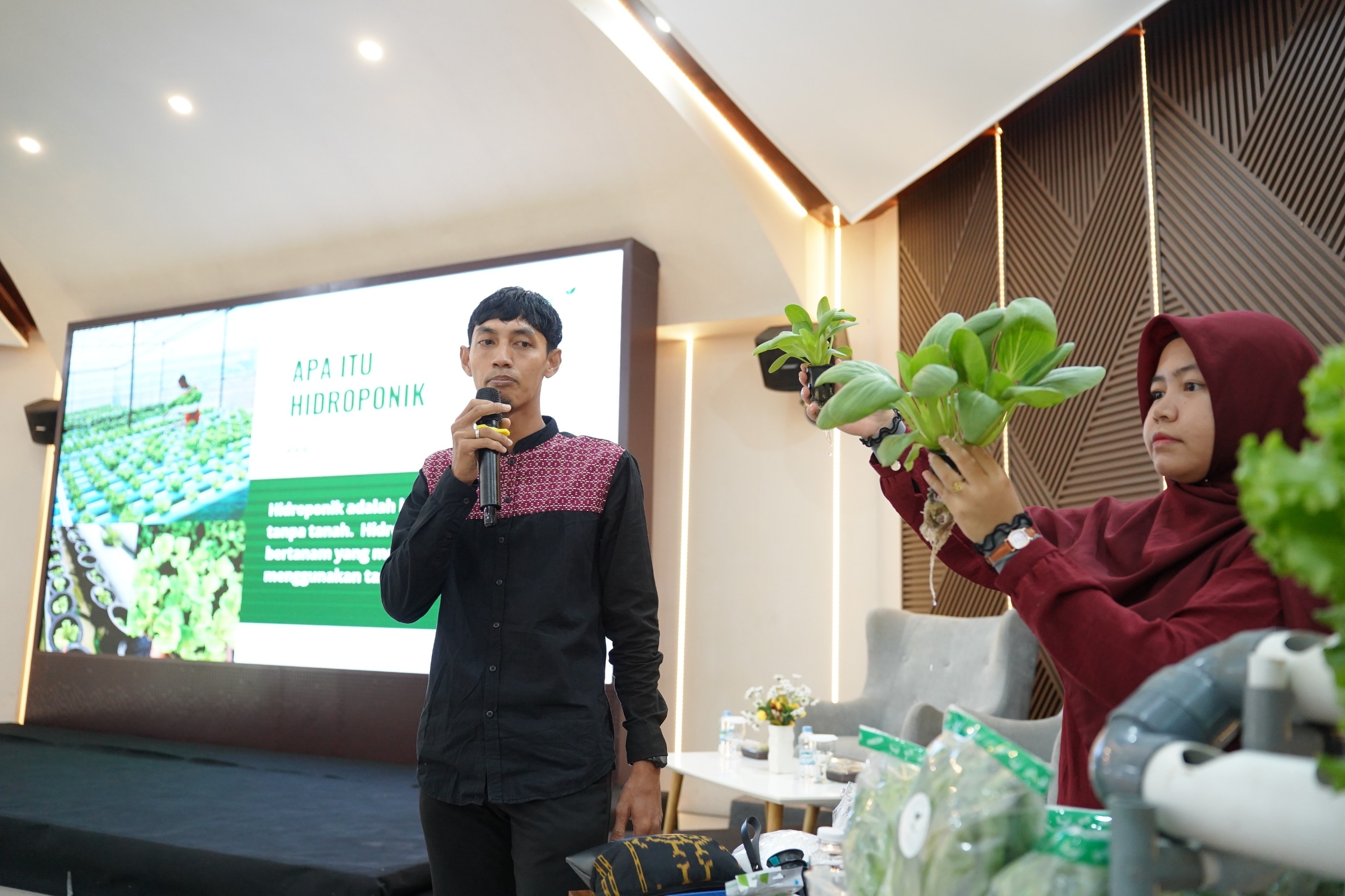Pusri Dorong Ekonomi Hijau Lewat Urban Farming untuk UMKM dan Milenial