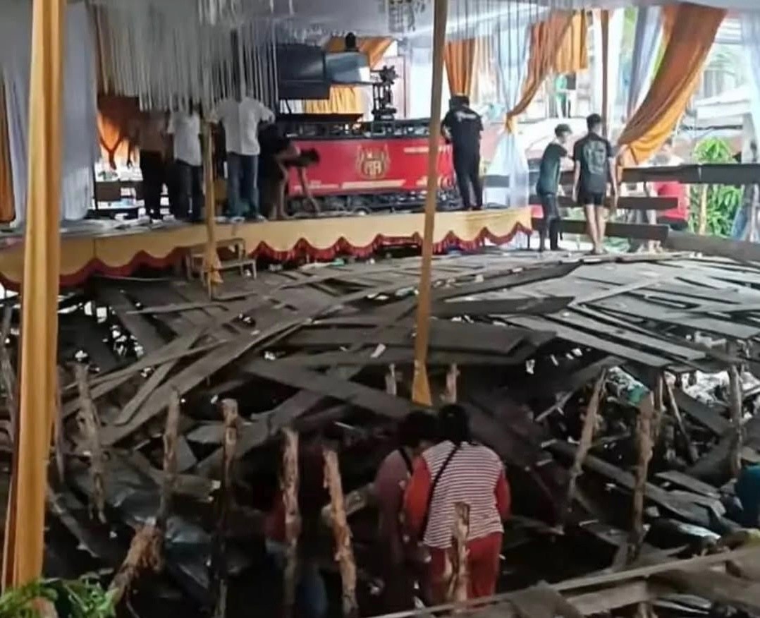 Panggung organ Tunggal Roboh Saat Hajatan Aqiqah di Palembang, Polisi: Sudah Kami Tegur!
