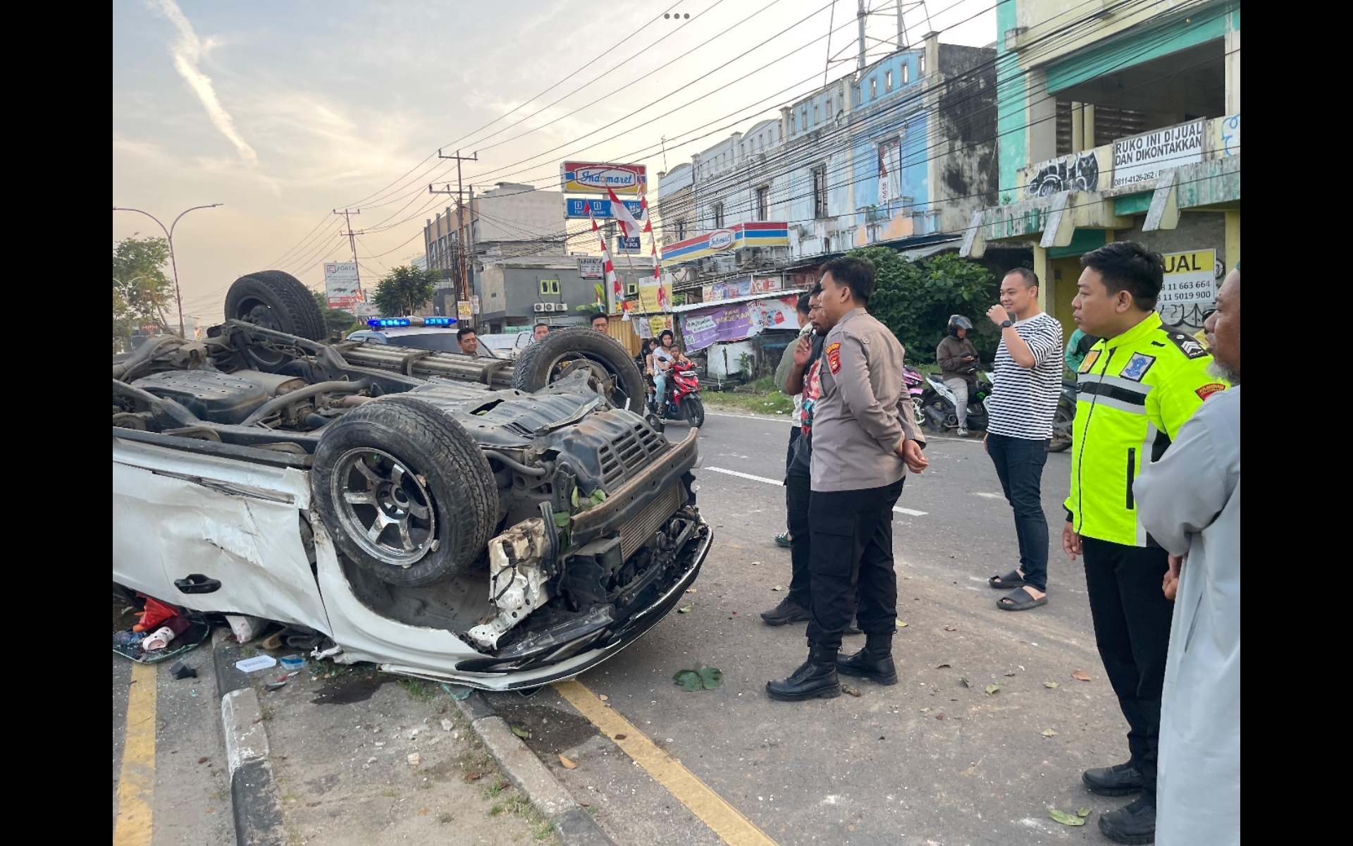 Diduga Micro Sleep, Pajero Tabrak Median Jalan di Palembang, Sopir Luka di Kepala