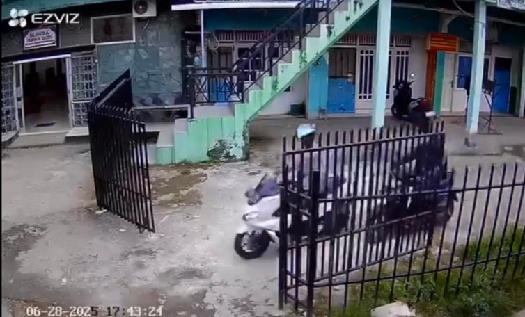 Viral! Aksi Curanmor Terekam Kamera di Belakang Polrestabes Palembang