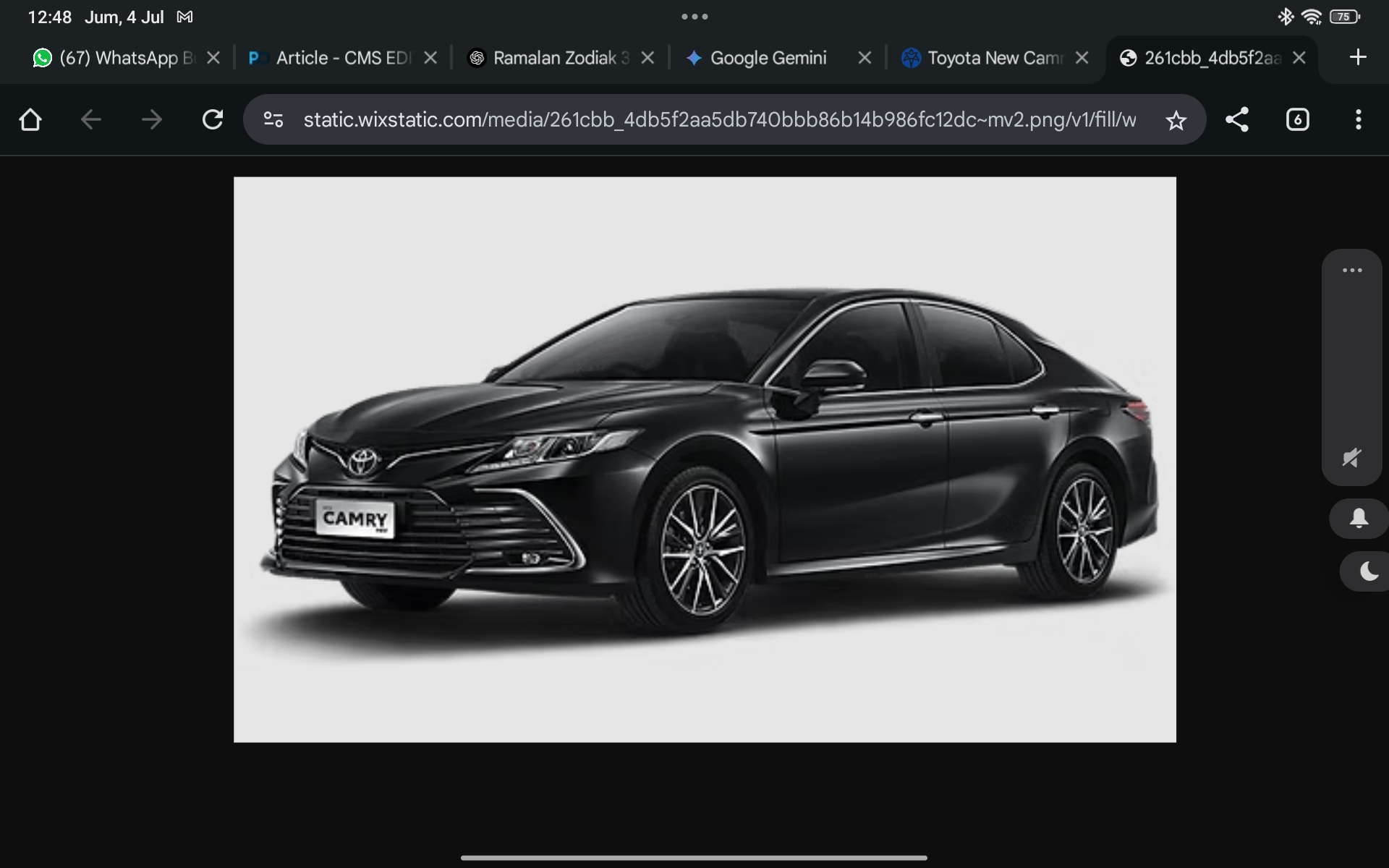 Toyota Camry Hybrid 2023, Sedan Premium Ramah Lingkungan dengan Fitur Mewah Berteknologi Tinggi