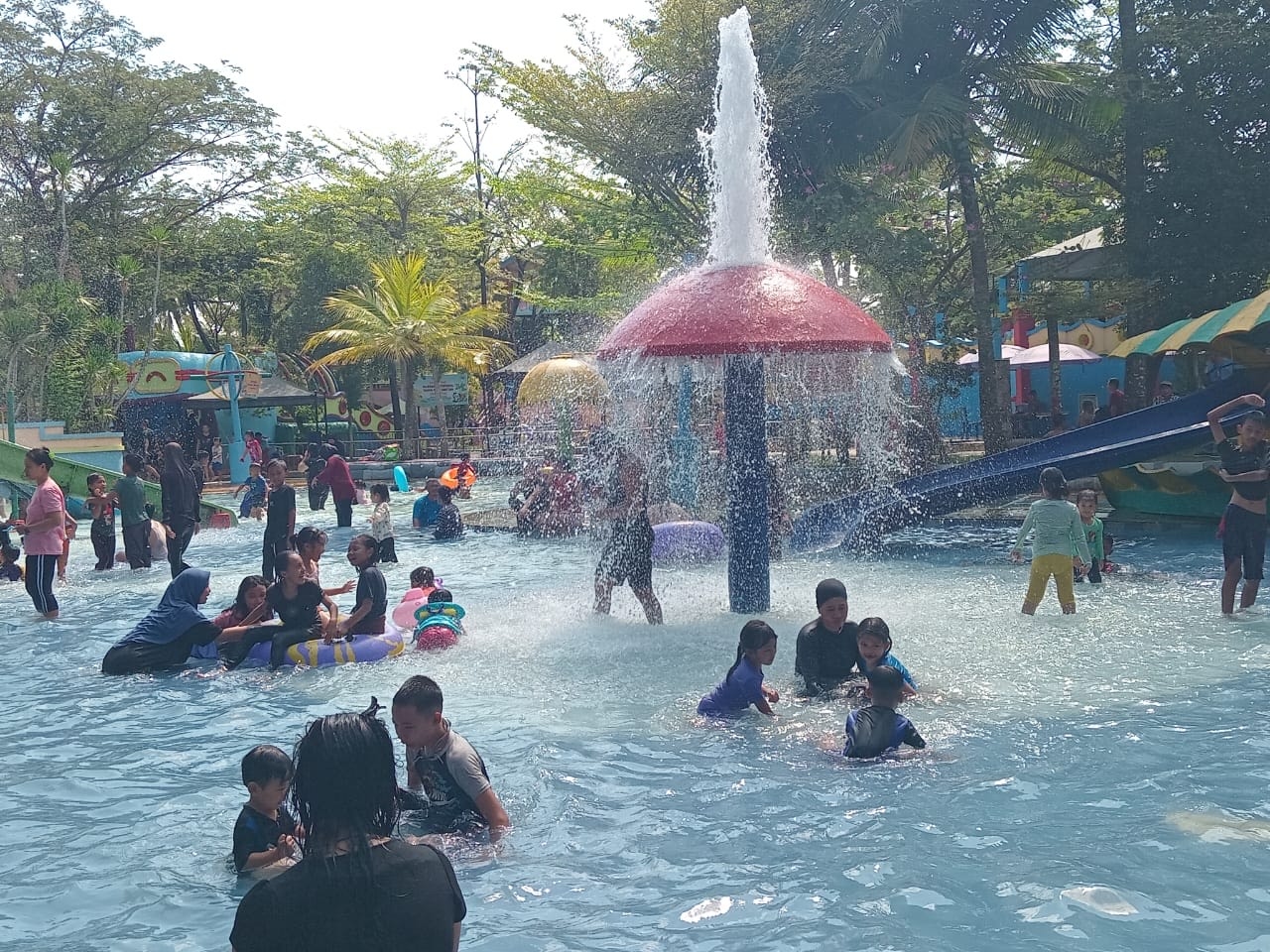 Libur Sekolah, OPI Water Fun Diserbu Pengunjung! Diskon Tiket Jadi Daya Tarik