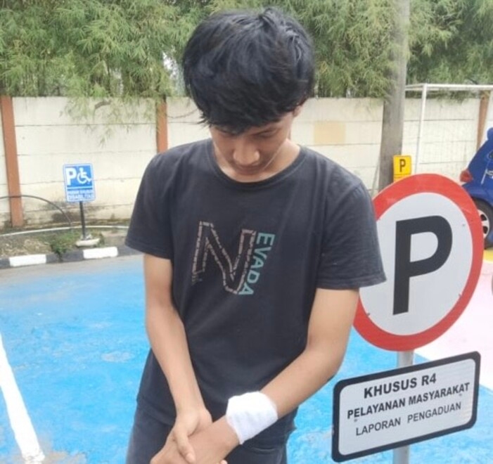 Diduga Salah Paham, Remaja di Palembang Dibacok OTD Saat Dorong Motor Mogok