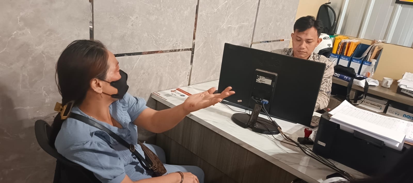 Disebut Pelacur oleh Anak Tetangga, Seorang IRT di Palembang Malah Dikeroyok