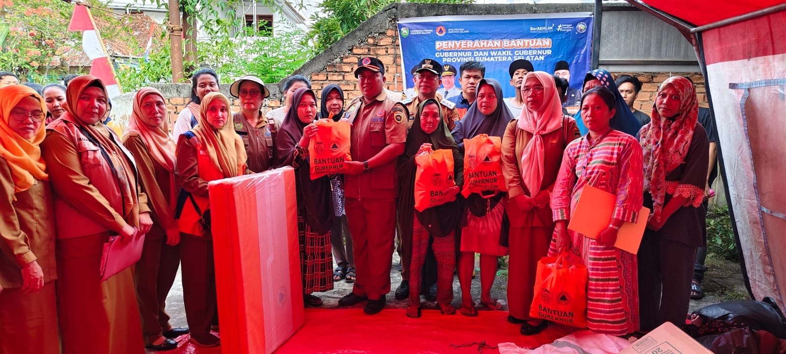 BPBD Sumsel Salurkan Bantuan Gubernur dan Layanan Kesehatan bagi Korban Kebakaran di 26 Ilir Palembang