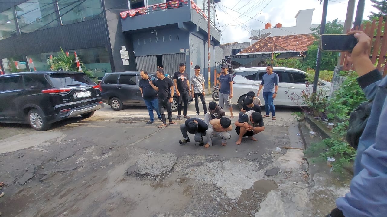 Gegara Emosi Usai Nonton Bola, Enam Pemuda Mabuk di Palembang Aniaya Mahasiswa dan Rampas HP