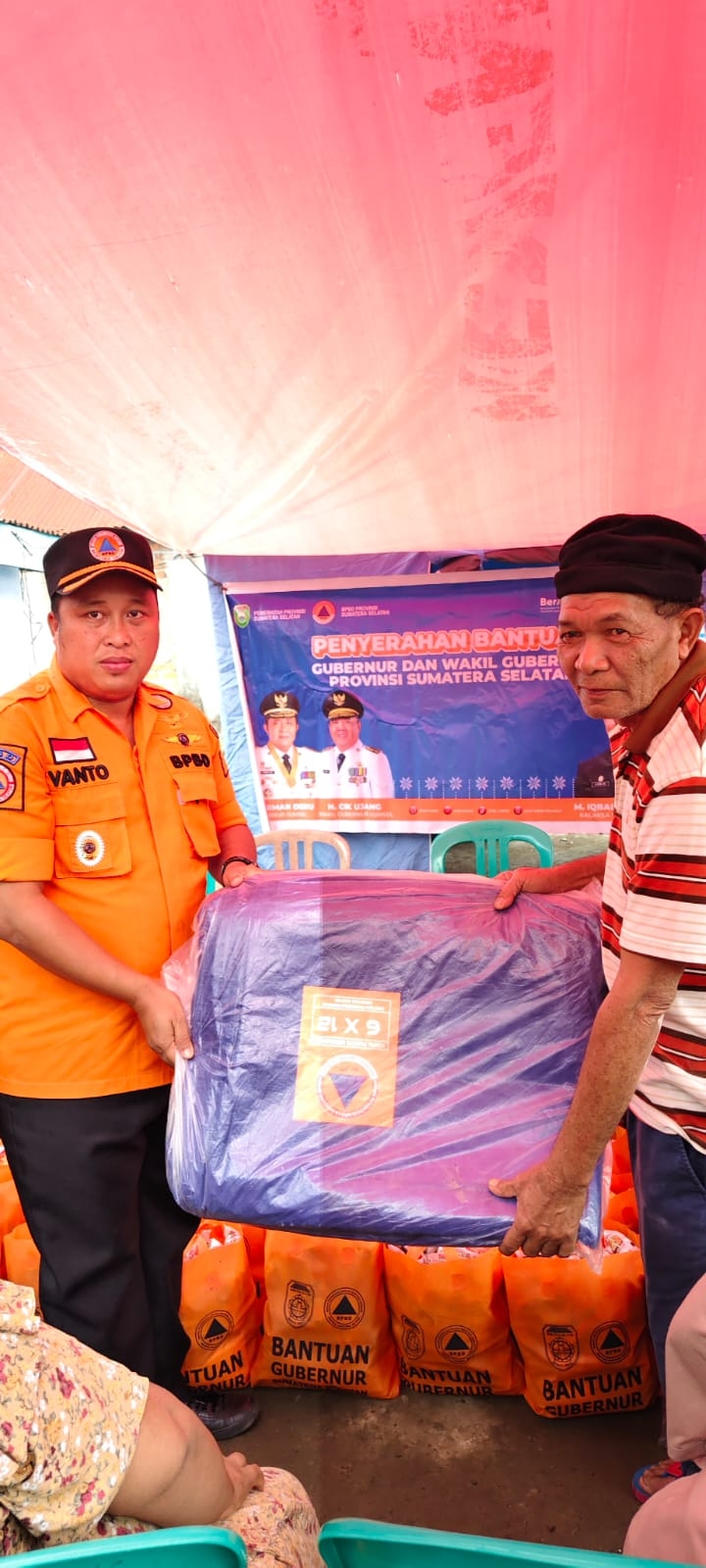 BPBD Sumsel Salurkan Bantuan Gubernur untuk Korban Kebakaran di Gandus Palembang