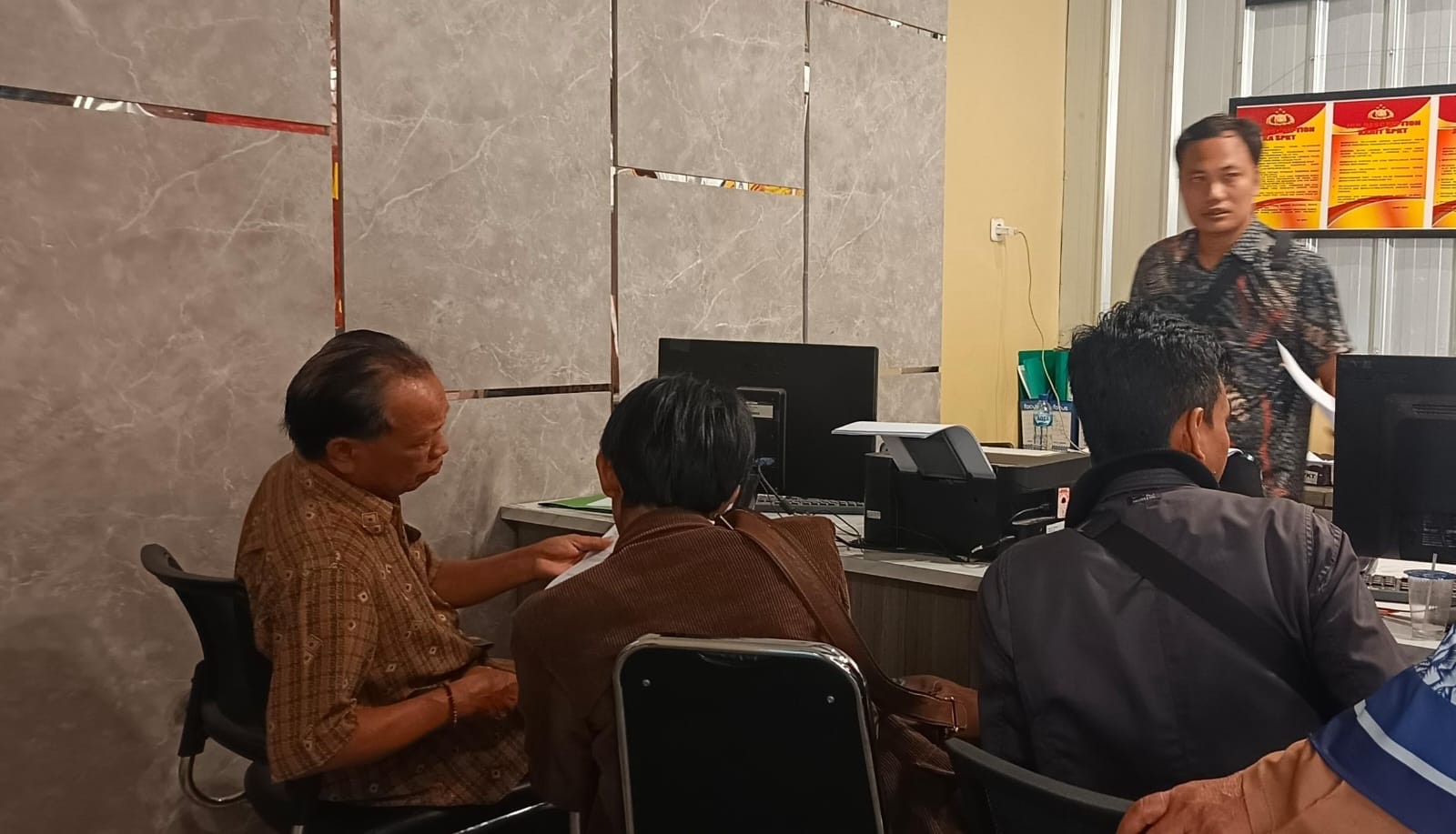 Tanpa Sebab, Kakek 61 Tahun Jadi Korban Penganiayaan di Pasar Ariodillah Palembang