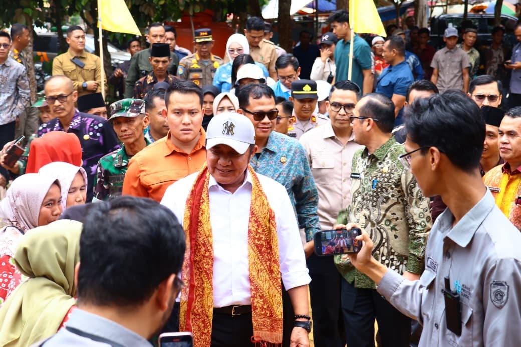 Tinjau Langsung Posbankum, Herman Deru Ingatkan Masalah Kecil Bisa Jadi Bencana Besar