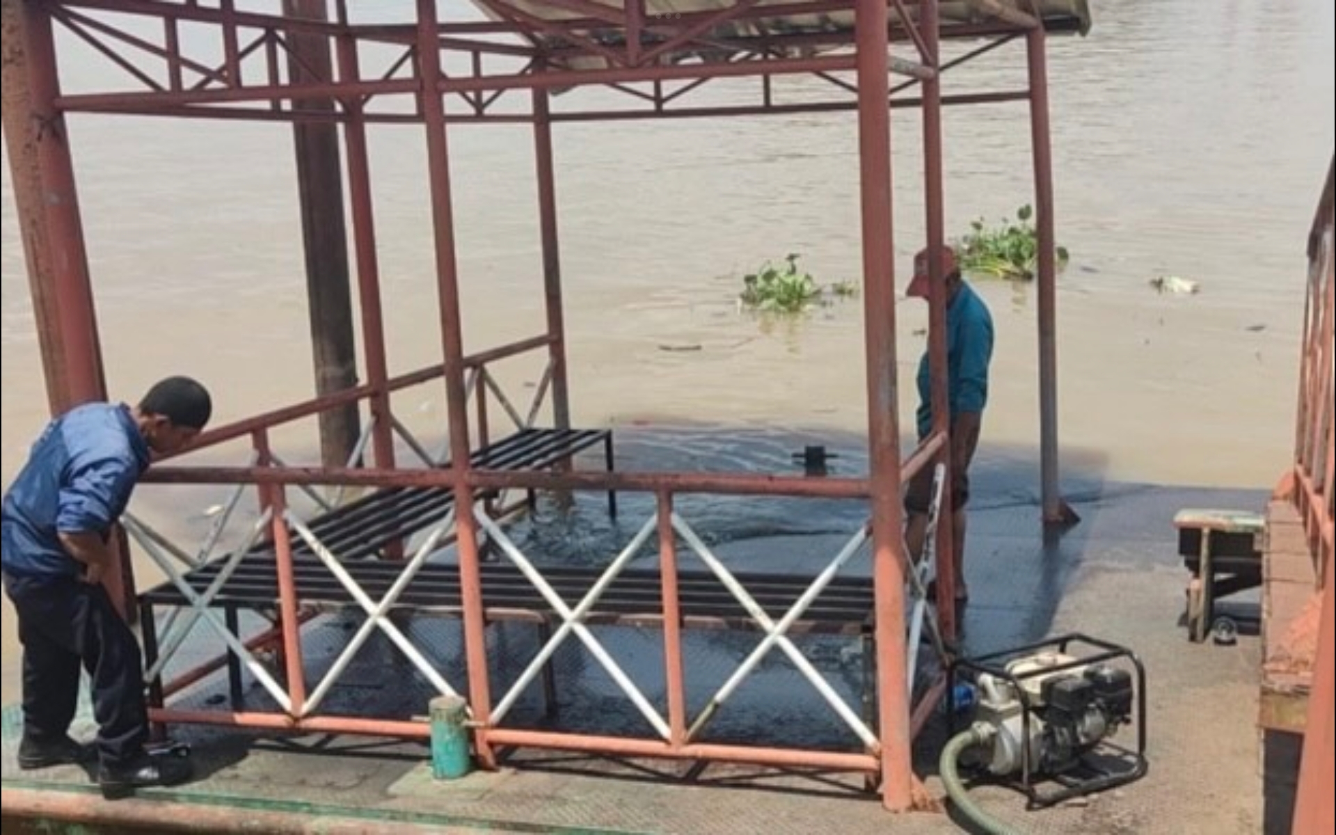 Dermaga Gandus Palembang Nyaris Lumpuh, Ponton Bocor Bikin Warga Kesulitan Akses Transportasi