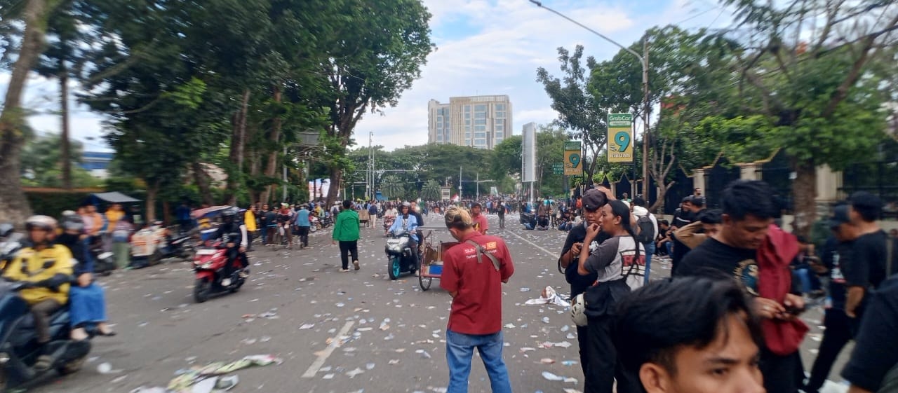 Aksi Mahasiswa di DPRD Sumsel Berakhir, Jalan POM IX Kembali Dibuka