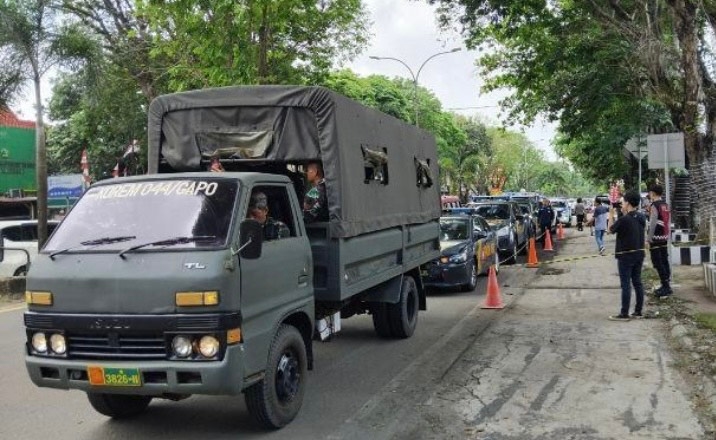 TNI-Polri Gelar Patroli Skala Besar di Palembang Pasca Perusakan Pos Polisi