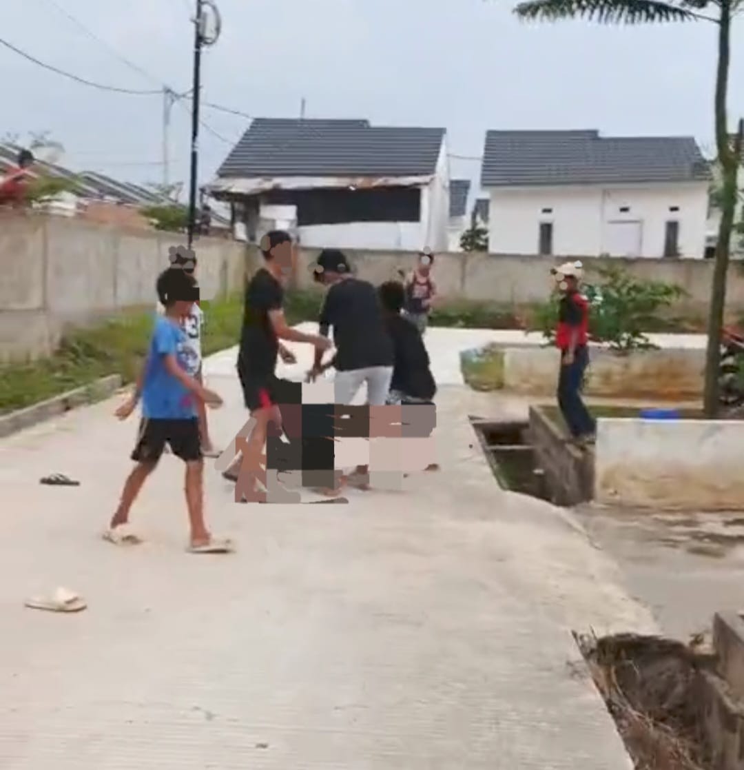 Tegur Sekelompok Pemuda Main Layangan, Sekuriti Permuahan dikeroyok, Ayahnya Diserang Hingga Masuk ICU