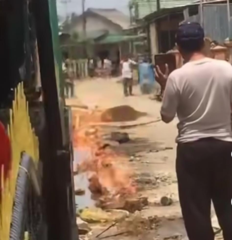 Semburan Api dari Tanah Gegerkan Warga Plaju, Pipa Gas Bocor Nyaris Picu Kebakaran Besar