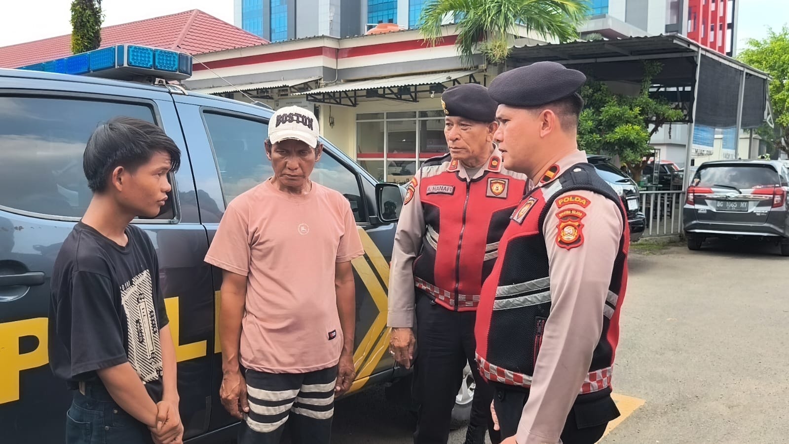 Aksi ‘Pak Ogah’ di Palembang Berakhir di Tangan Polisi, Raup Rp100 Ribu per Hari dari Pengendara