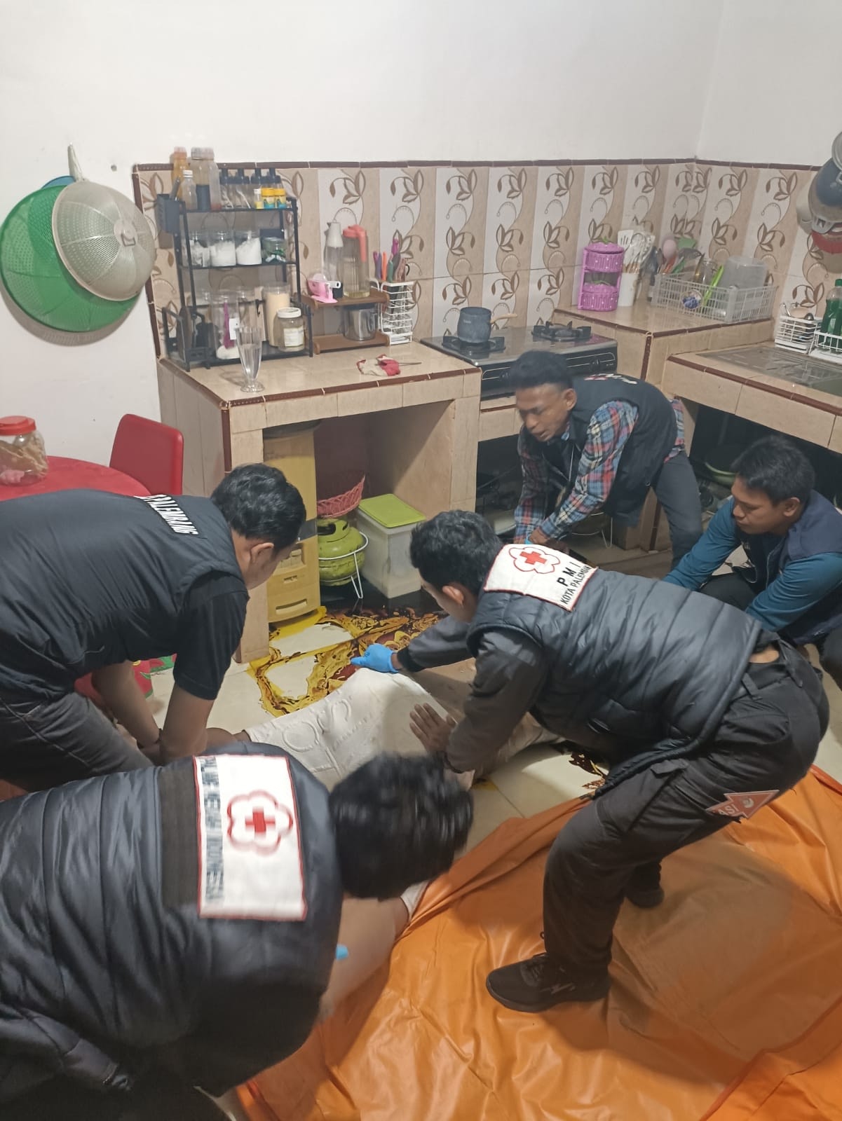 Diduga Sakit Sesak Napas Kambuh, Pria di Sako Ditemukan Tak Bernyawa dan Membusuk di Dapur, Sempat Dicari Keluarga Sejak Hari Rabu