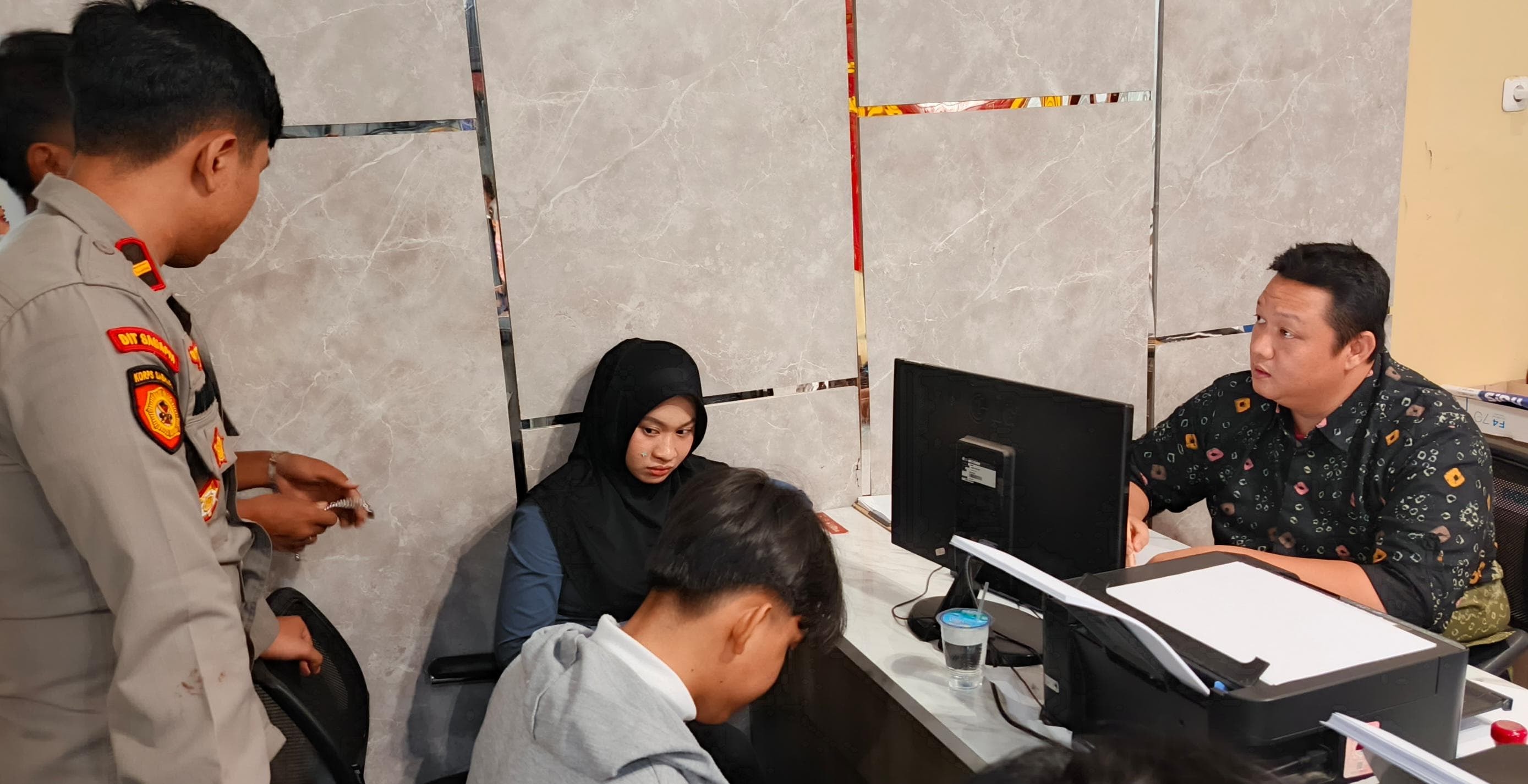 Apes Usai Olahraga Pagi, HP Mahasiswa Raib Dicopet Saat Santai di Bawah Jembatan Ampera