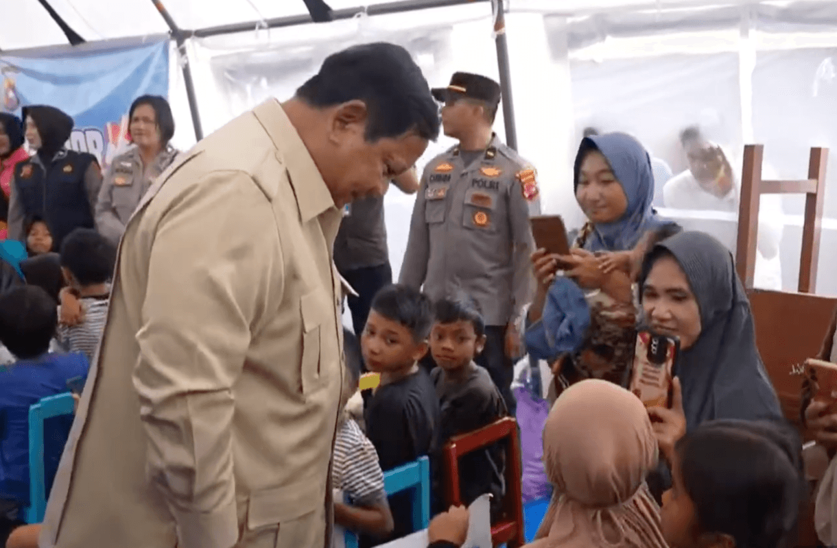 Tinjau Posko Palembayan, Prabowo Pastikan Percepatan Pemulihan Bencana di Sumatera Barat