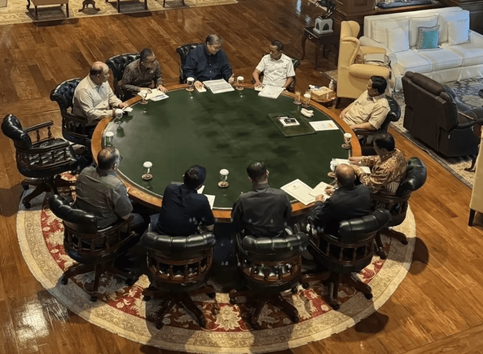 Prabowo Matangkan Strategi Industri Nasional di Hambalang, Tekstil hingga Chip Semikonduktor Jadi Fokus