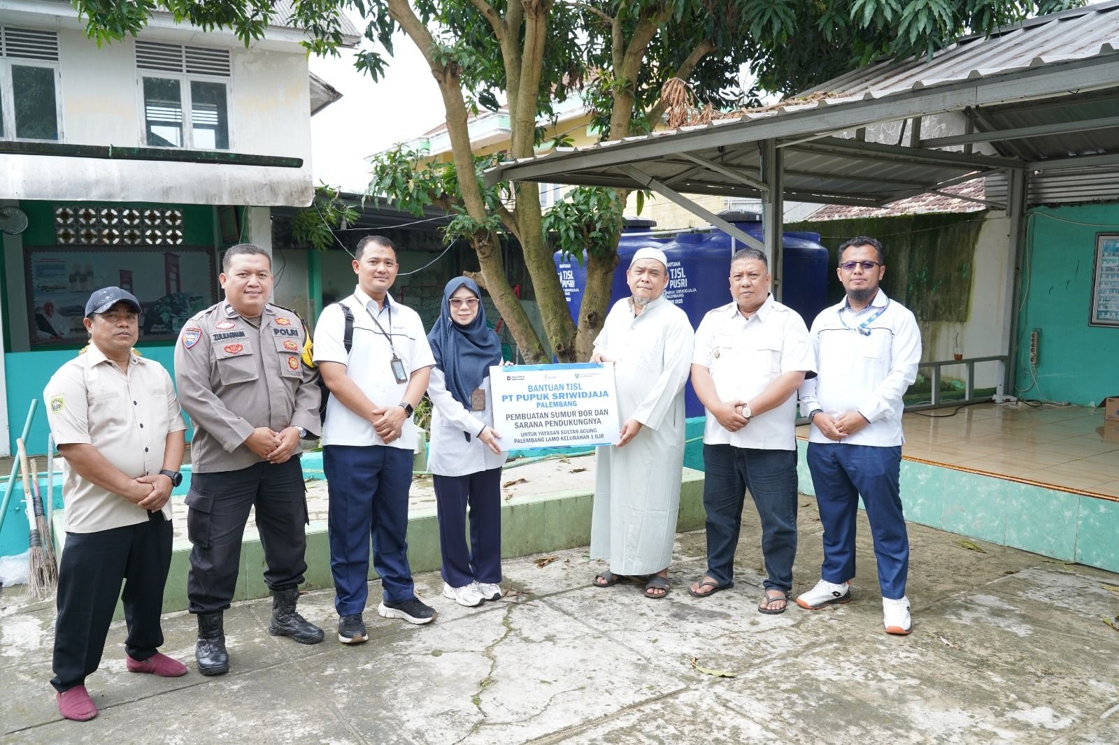 Dukung Kenyamanan Ibadah, Pusri Bangun Sumur Bor Air Bersih di Masjid Sultan Agung Palembang